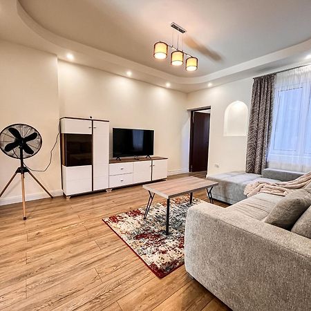 La Teatru - 2Bd Apartment Near Theatre And Old Town Brașov Exterior foto